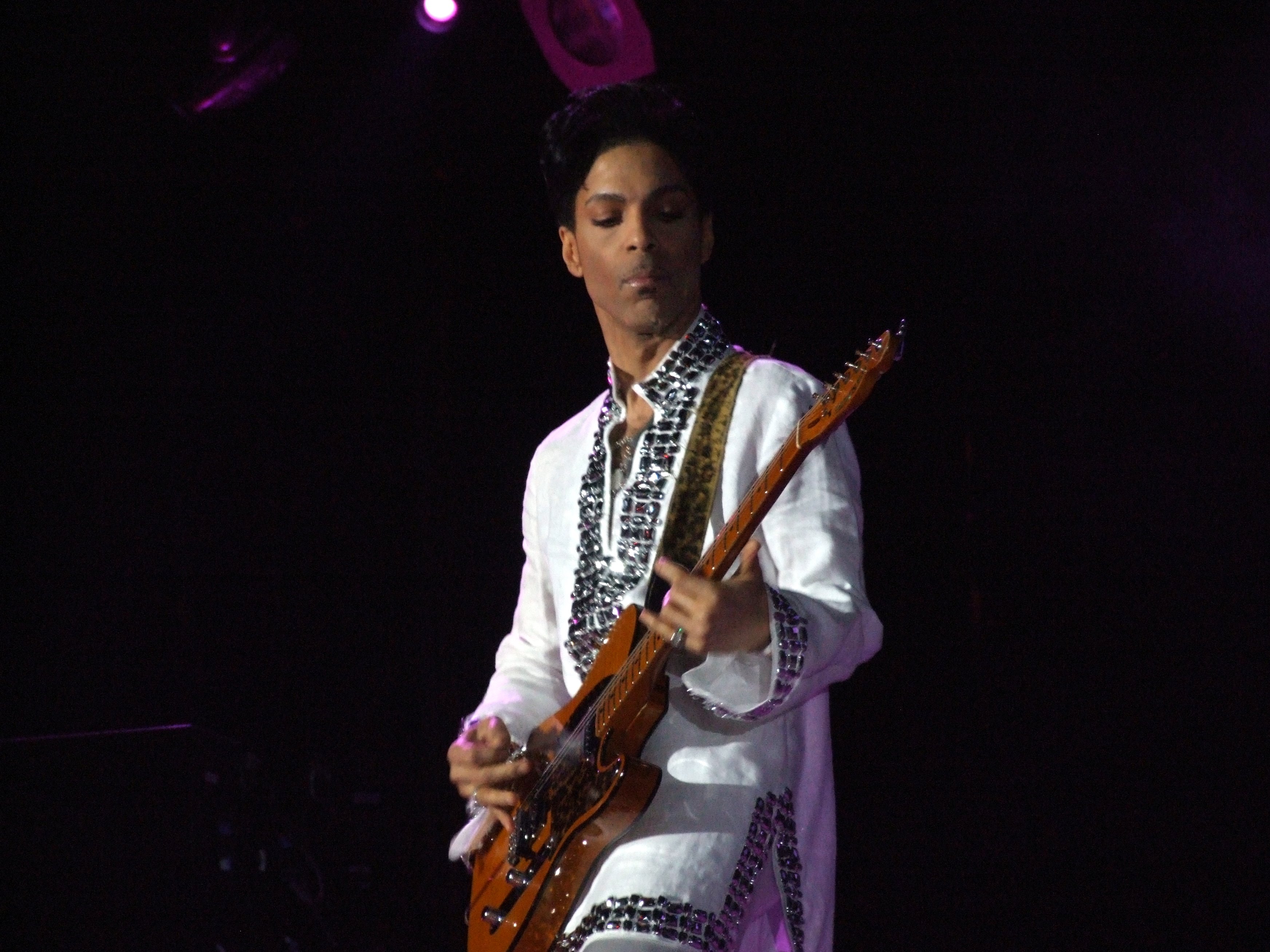 How Prince Concealed His Opioid Addiction